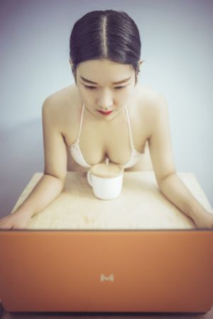 凌晨三点看高清50余集电视剧_超清电影全集观看